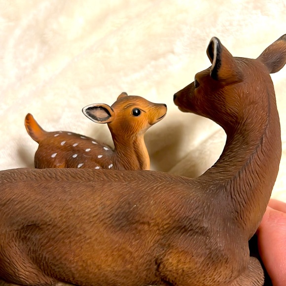 HOMCO. 1979 Vintage Masterpiece Porcelain Doe and Baby Fawn Deer Figurine. - Picture 6 of 11